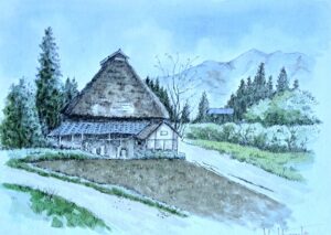 青空の下、常念岳を背景に木々と緑に囲まれた山麓に佇む急な茅葺き屋根の素朴な農家を描いた水彩画。.