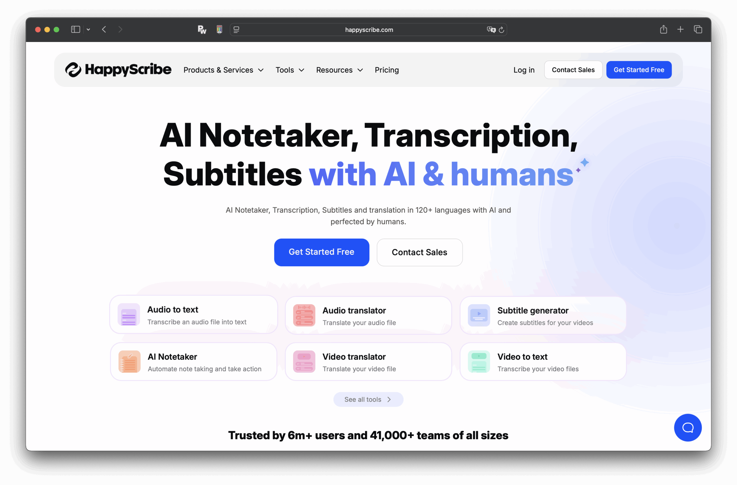 HappyScribe（ハッピースクリブ）のホームページのスクリーンショット。AIを利用したノート作成、テープ起こし、字幕作成のオプションが表示され、開始ボタンや営業への問い合わせボタンがある。ヘッダーはAIと人間のコラボレーションを強調している。.